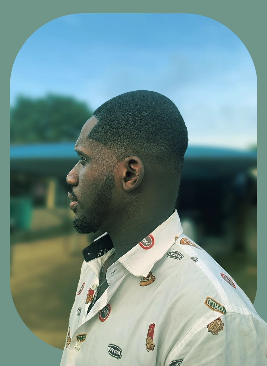 Barber delivering a precise fade at Sapientfade